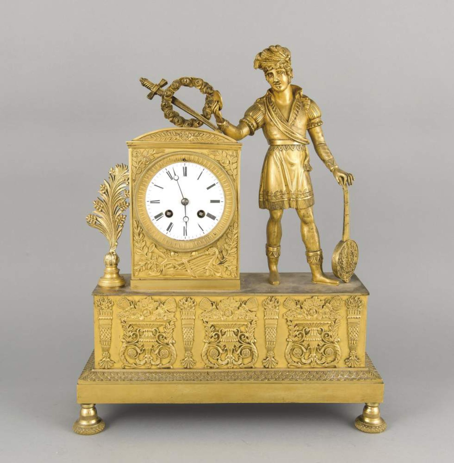 Biedermeier-Figurenpendule, Frankreich Anf. 19. Jh., reich appliziertes Bronzegehäuse tlw.vergoldet,