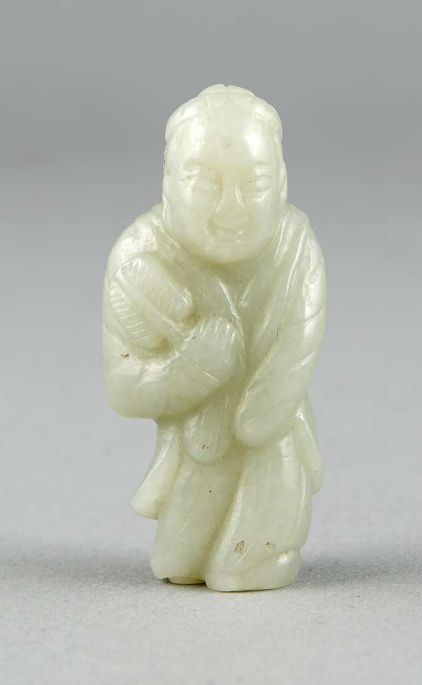 Kleiner Jade-Anhänger, China, in Gestalt eines Mannes, H. 6 cm