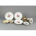 Konvolut Meissen, 10-tlg., 2 Teller und 1 Schale, Dekor Rote Rose, 2. W., Teller, 1924-34,Schale,