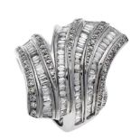 Brillant-Ring WG 750/000 mit Brillanten, zus. 0,47 ct und Diamant-Baguettes, zus. 1,41 ctW/SI, RG