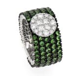GrünerGranat-Brillant-Ring WG 750/000 mit rund fac. Grünem Granat, zus. 3,31 ct in sehrguter