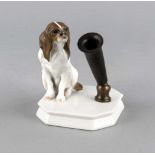 Figürlicher Stifthalter, Rosenthal, Selb, Marke 1931, sitzender Pekinese auf achteckigemSockel, w.