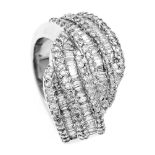 Brillant-Ring WG 750/000 mit Brillanten und Diamant-Baguettes, zus. 1,57 ct W/SI, RG 53,12,0 g