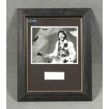 Beatles, Paul McCartney Autogramm, In blau handsignierter Zettel (10,8 x 4 cm) undschwarz-weiss