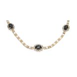 Saphir-Brillant-Collier GG/WG 750/000 mit 3 feinen oval fac. Saphiren, zus. 4,08 ct, 8 - 7mm in sehr