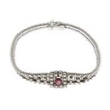 Rubin-Brillant-Armband WG 585/000 mit einem oval fac. Rubin 1,02 ct in guter Farbe undBrillanten,