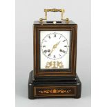 Biedermeier-Reiseuhr, Anf. 19. Jh., 4-seitig verglastes Nussbaumholzgehäuse mitFadeneinlagen und