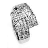 Brillant-Ring WG 750/000 mit Brillanten, zus. 0,47 ct und Diamant-Baguettes, zus. 0,97 ctW/SI, RG