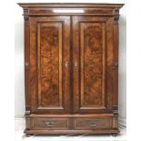 Gründerzeit Kleider-/Wäscheschrank um 1880, Nussbaum massiv/furniert, zweitüriger geraderzerlegbarer