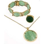 Jade - Set GG 750/000 mit excellenten Jadescheiben, Ring mit einer Jadescheibe D. 20 mm,RG 55,