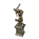 Raub der Sabinerinnen nach Giambologna. Bronze patiniert, 19. Jh., hohes Bronze- Postamentmit