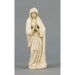 Sakraler Bildhauer d. 19. Jh., betende Madonna, Elfenbein vollplastisch geschnitzt undpoliert,