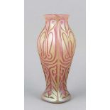 Jugendstil-Vase, um 1900, quadratischer Stand mit abgerundeten Ecken, geschweifter Korpus,