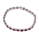 Rubin-Brillant-Armband WG 585/000 mit 26 oval fac. Rubine 6 x 4 mm in guter Farbe und