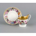 Tasse mit UT, KPM Berlin, um 1800, 2. W., Tasse mit Campanerhenkel, polychromeBlumenmalerei,