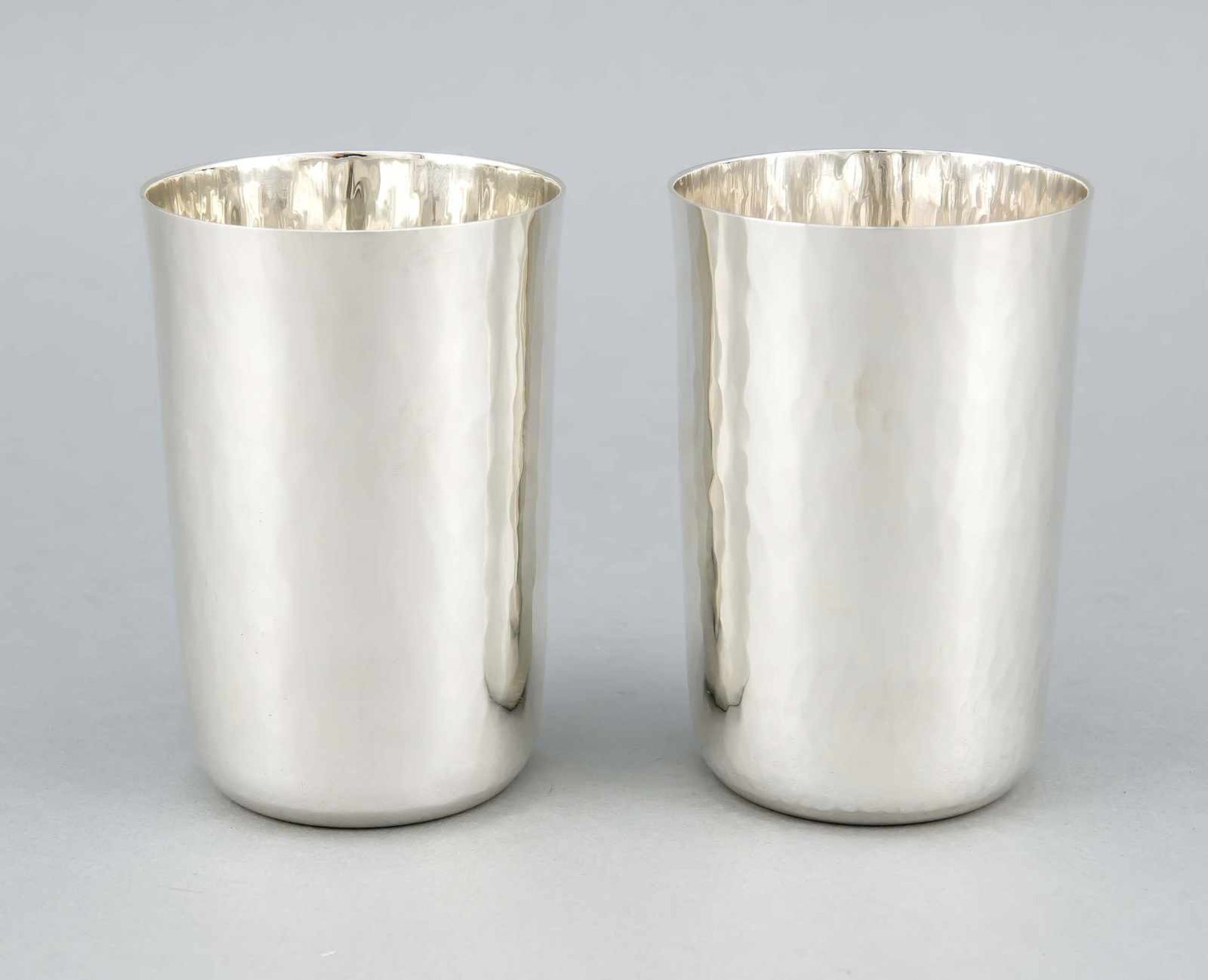 Paar Becher, USA, 2. H. 20. Jh., MZ: Tiffany & Co., New York, Sterlingsilber 925/000, zylindrische