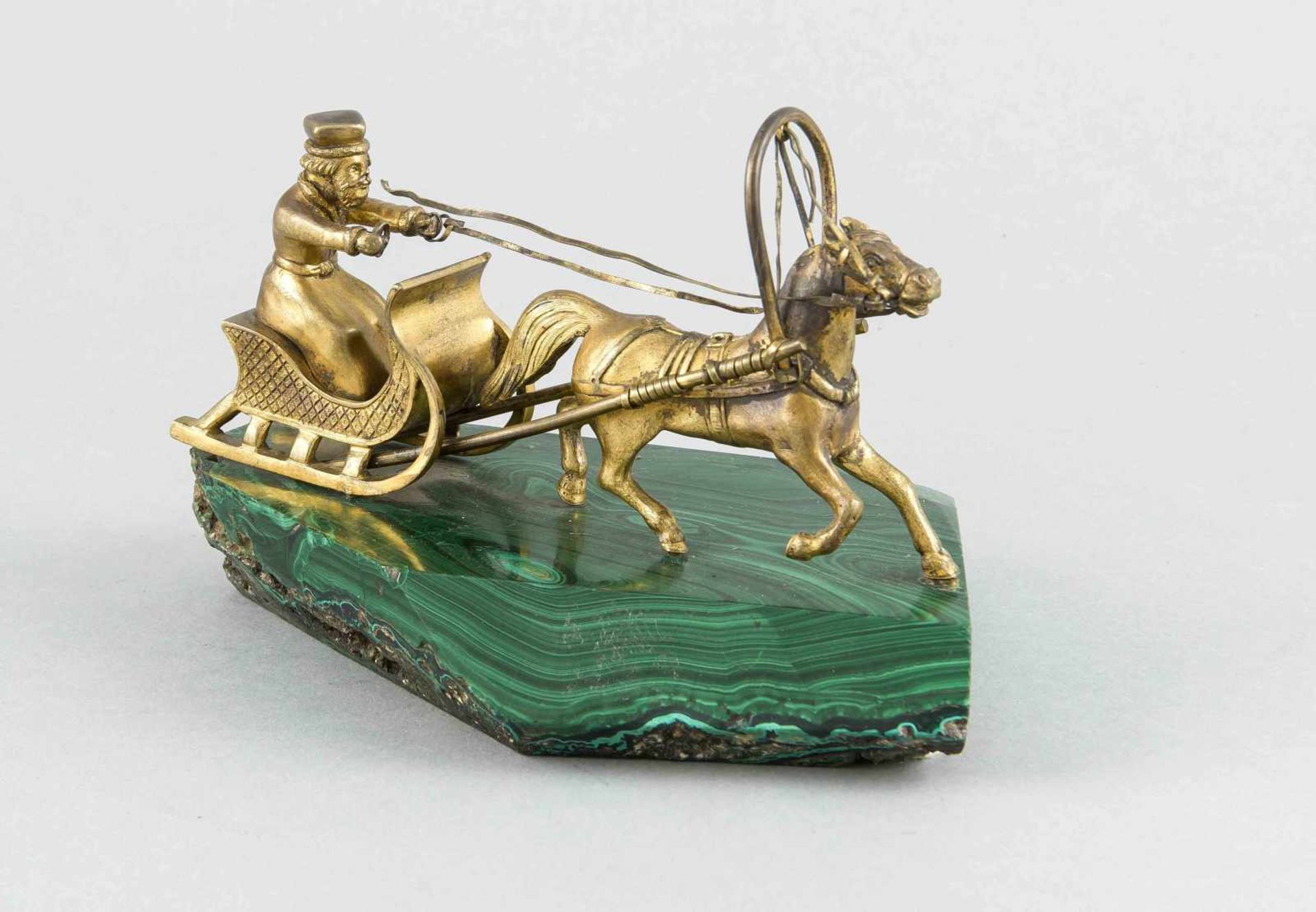Russischer Bildhauer des 19. Jh., Pferdeschlitten, vergoldete Bronze auf Malachitsockel, unsign.,