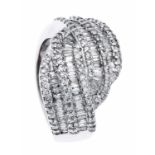Brillant-Ring WG 750/000 mit Brillanten und Diamant-Baguettes, zus. 1,57 ct W/SI, RG 53, 12,0 g