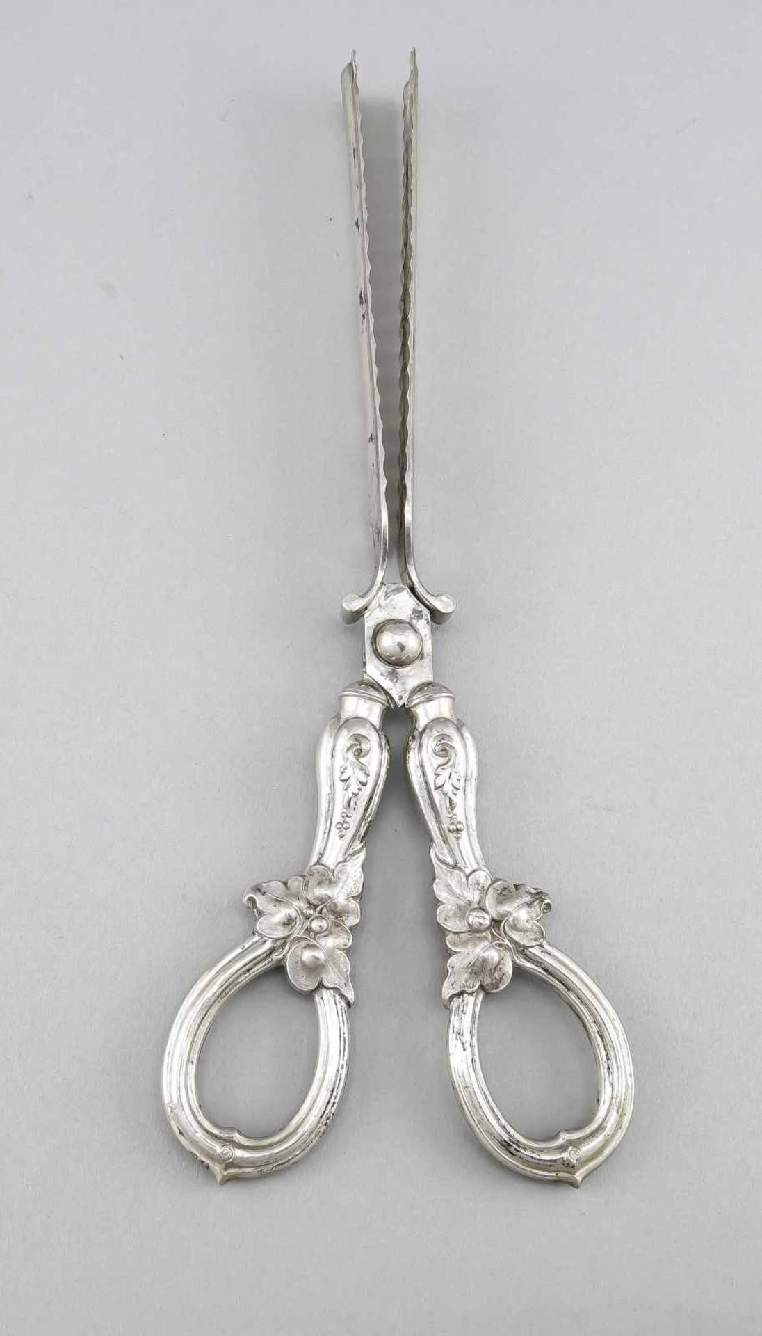 Biedermeier-Haarglätter, um 1830/40, Silber punziert, Griffe mit Floralverzierung, L. 27 cm, ca. 119