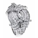 Brillant-Ring WG 750/000 mit Diamant-Baguettes und Brillanten, zus. 1,67 ct W/SI, RG 55, 7,6 g