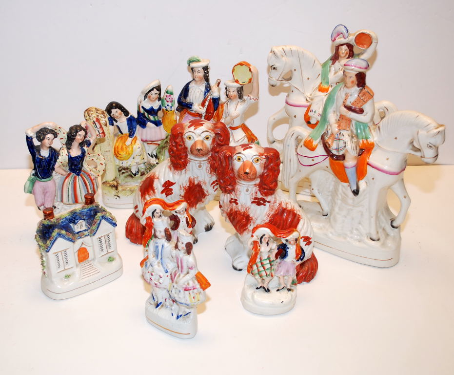 A COLLECTION OF 11 PIECES OF STAFFORDSHIRE POTTERY TO INCLUDE PAIR OF SPANIELS,