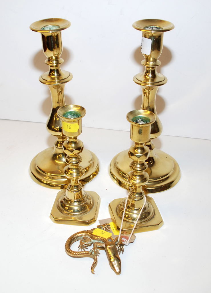 TWO PAIRS OF 19TH CENTURY BRASS CANDLESTICKS ALONG WITH A BRASS LIZARD PAPER WEIGHT - Image 2 of 2