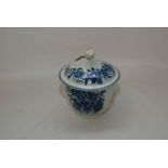 A WORCESTER BLUE AND WHITE SUGAR BOWL WITH COVER,