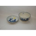 AN 18TH CENTURY BLUE AND WHITE WORCESTER BOWL WITH CHINOISERIE TRANSFER PRINT,