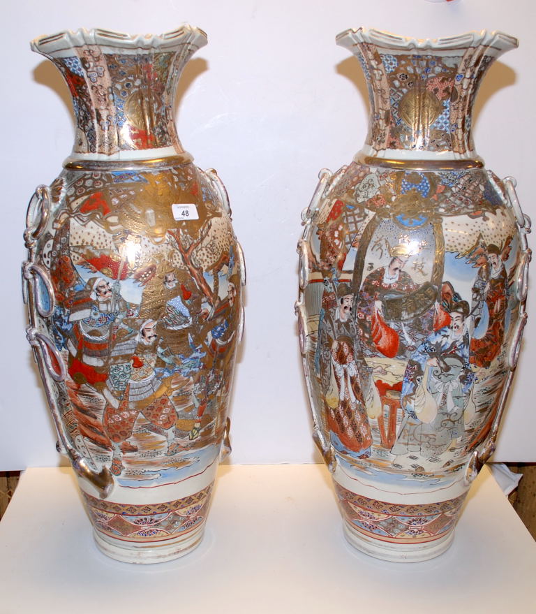 A PAIR OF JAPANESE VASES CIRCA 1900 HEAVILY DECORATED WITH WARRIORS, SUBJECT TO RESTORATION,