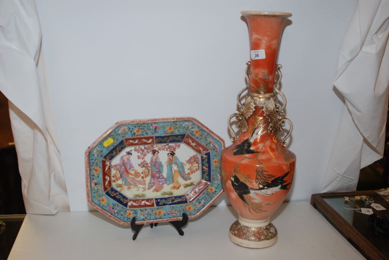 TALL JAPANESE SATSUMA VASE, 57 CM, DECORATED WITH ENAMELLED SWALLOWS AND A CHINESE OCTAGONAL PLATE,