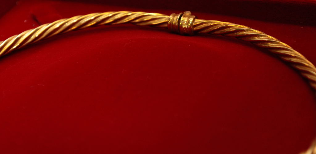 AN 18CT GOLD TORQUE NECKLACE WITH METAL CORE , - Image 3 of 3