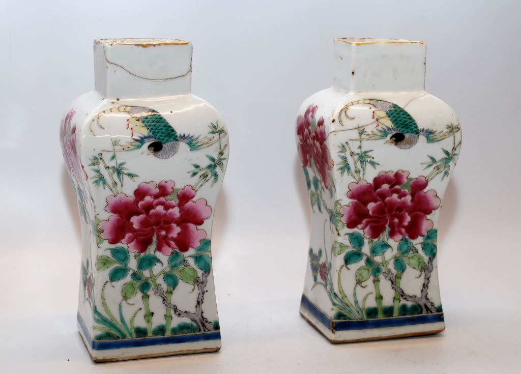 A PAIR OF 18TH CENTURY SQUARED VASES BEARING ORIENTAL CHARACTERS TO BASE,