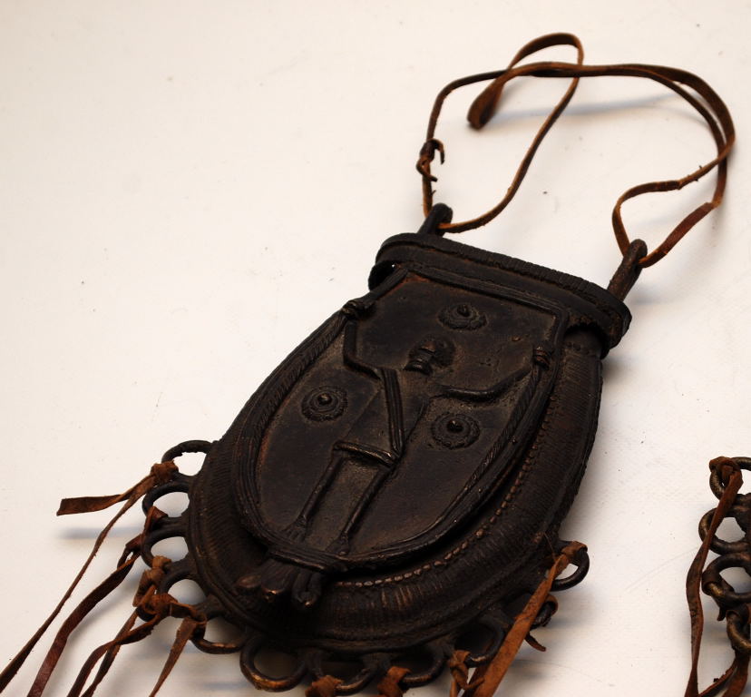 2 AFRICAN MEDICINE MAN BRONZE SPOREN TYPE POCKETS WITH LEATHER TASSELS AND SHELLS - Image 5 of 9