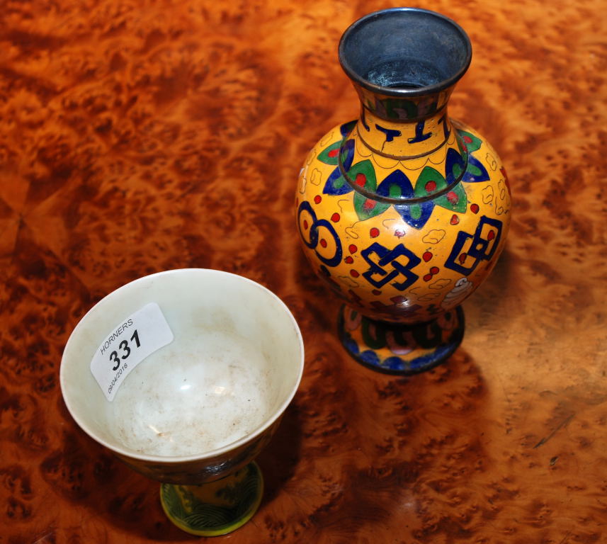 CHINESE YELLOW ENAMELLED VASE (16 CM) AND A YELLOW CHINESE STEMMED PORCELAIN WINE CUP BEARING