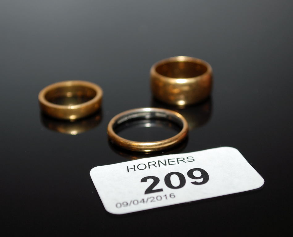 THREE 22CT GOLD WEDDING BANDS - Image 2 of 5