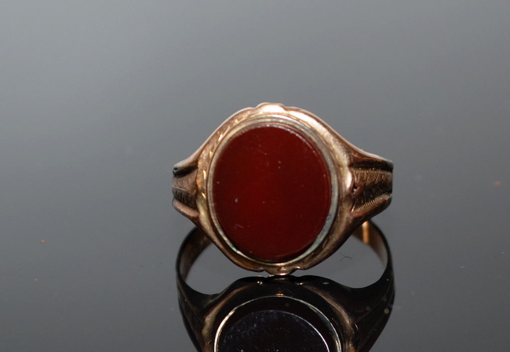 A 9CT GOLD CARNELIAN SIGNET RING , TWO 9CT GOLD RINGS, ONE SET WITH SMALL STONES, - Image 2 of 4