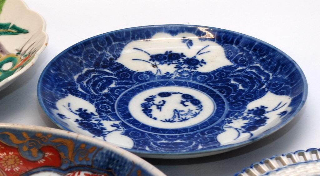 AN 19TH CENTURY IMARI CHARGER 32. - Image 4 of 16