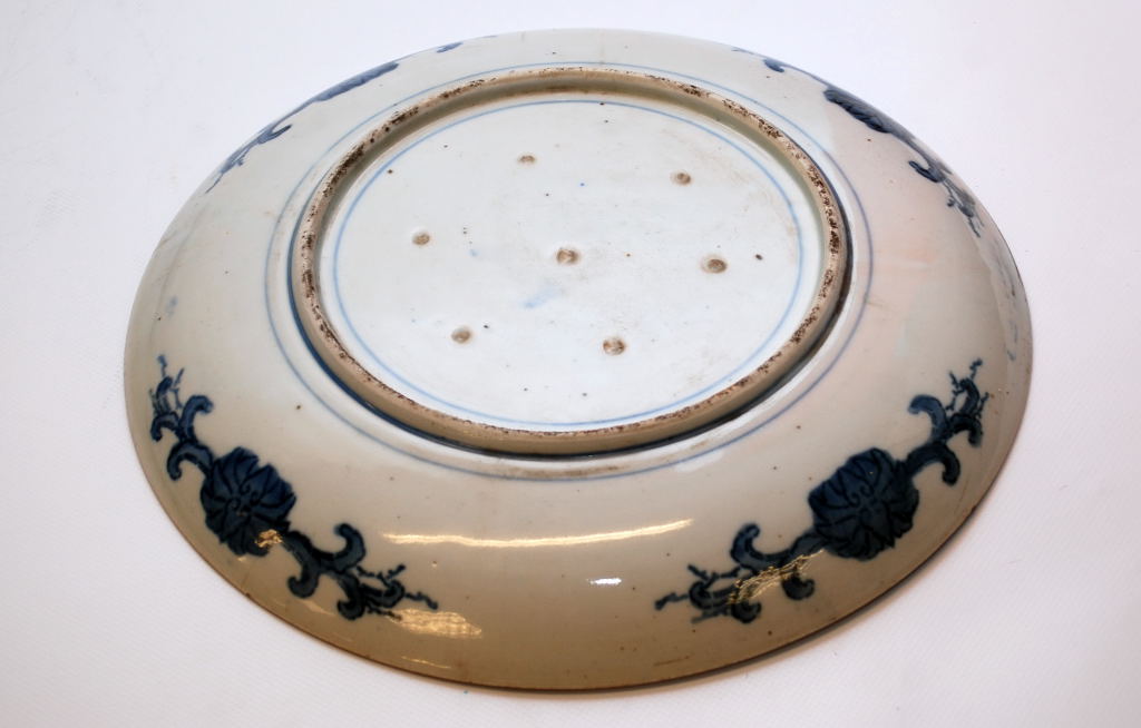 AN 19TH CENTURY IMARI CHARGER 32. - Image 10 of 16