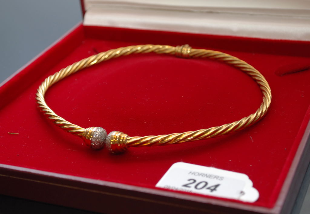 AN 18CT GOLD TORQUE NECKLACE WITH METAL CORE ,