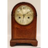 AN EDWARDIAN MAHOGANY ARCHED MANTLE CLOCK,