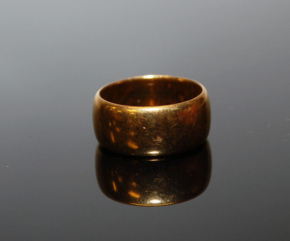 THREE 22CT GOLD WEDDING BANDS - Image 5 of 5