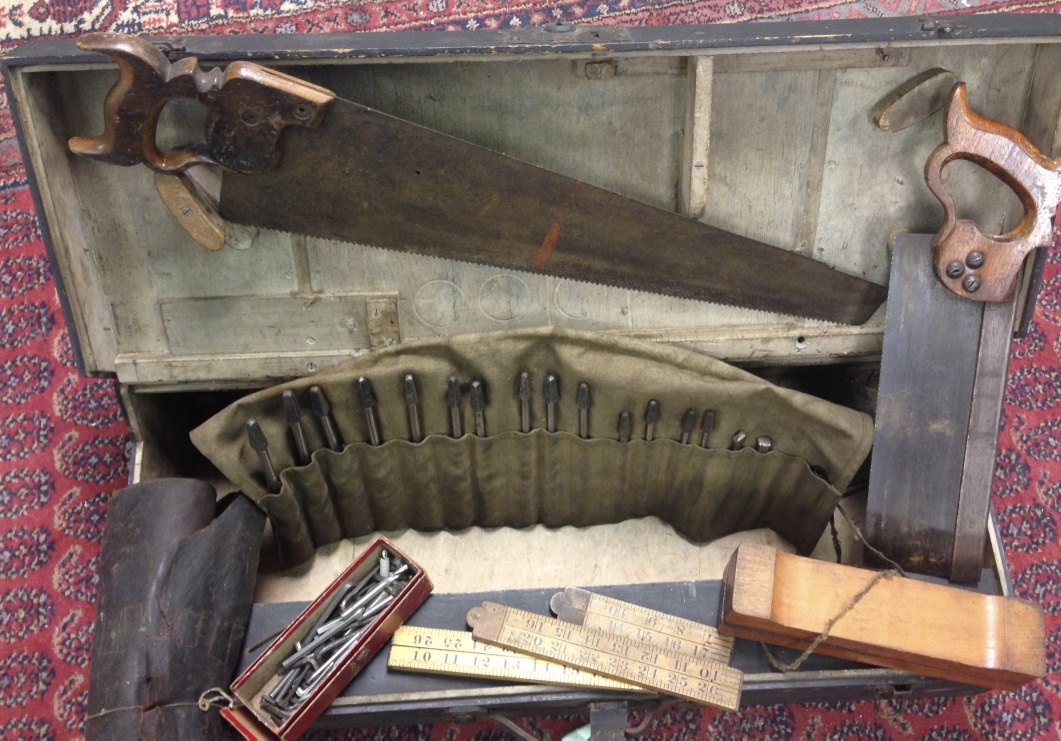 VINTAGE WOODEN TOOL CHEST AND CONTENTS - Image 2 of 3