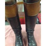 PAIR OF LEATHER RIDING BOOTS WITH BOOT TREES