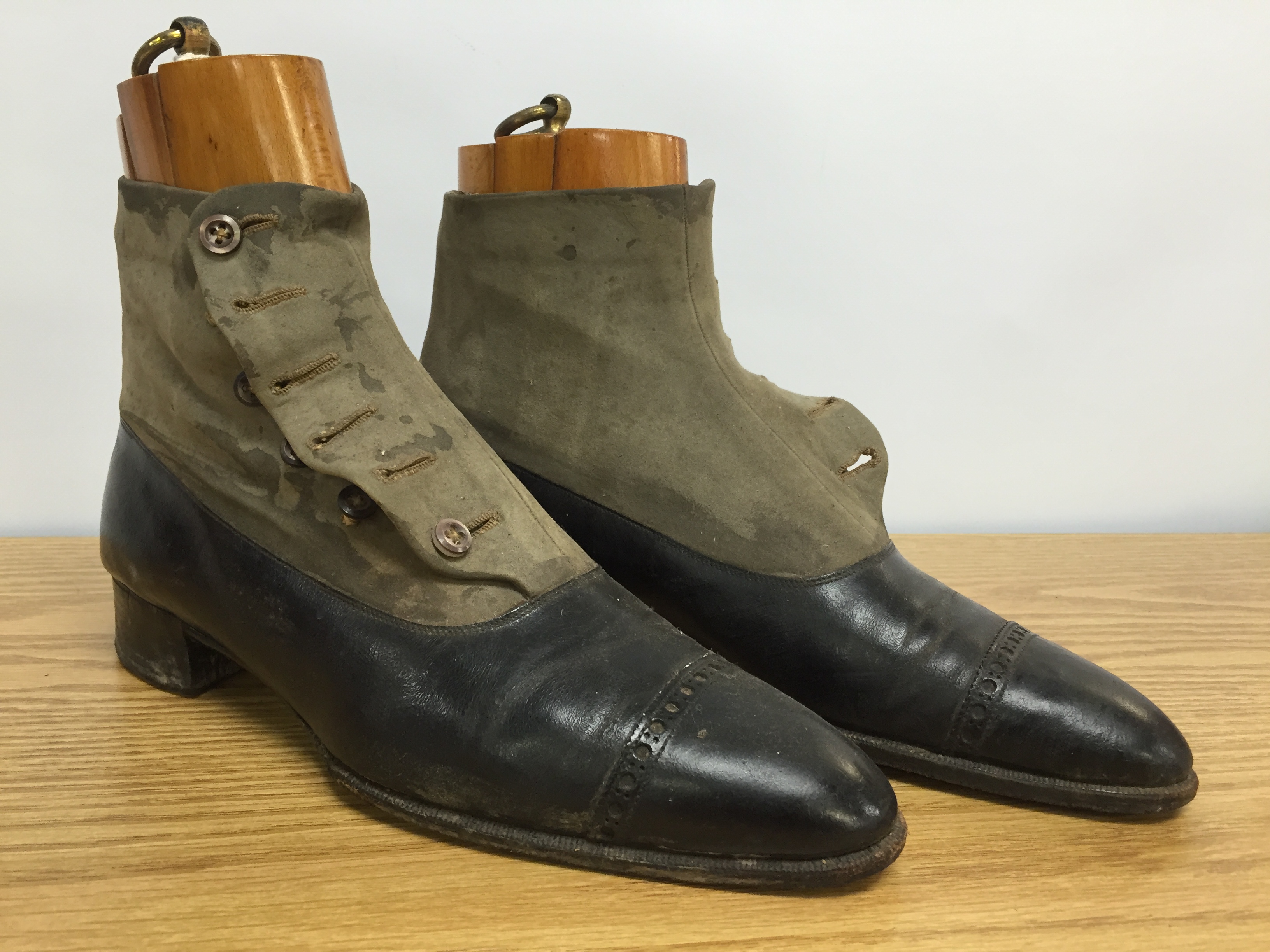 PAIR OF BUTTON FRONT SHOES CIRCA 1910 WITH SHOE TREES - Image 2 of 3