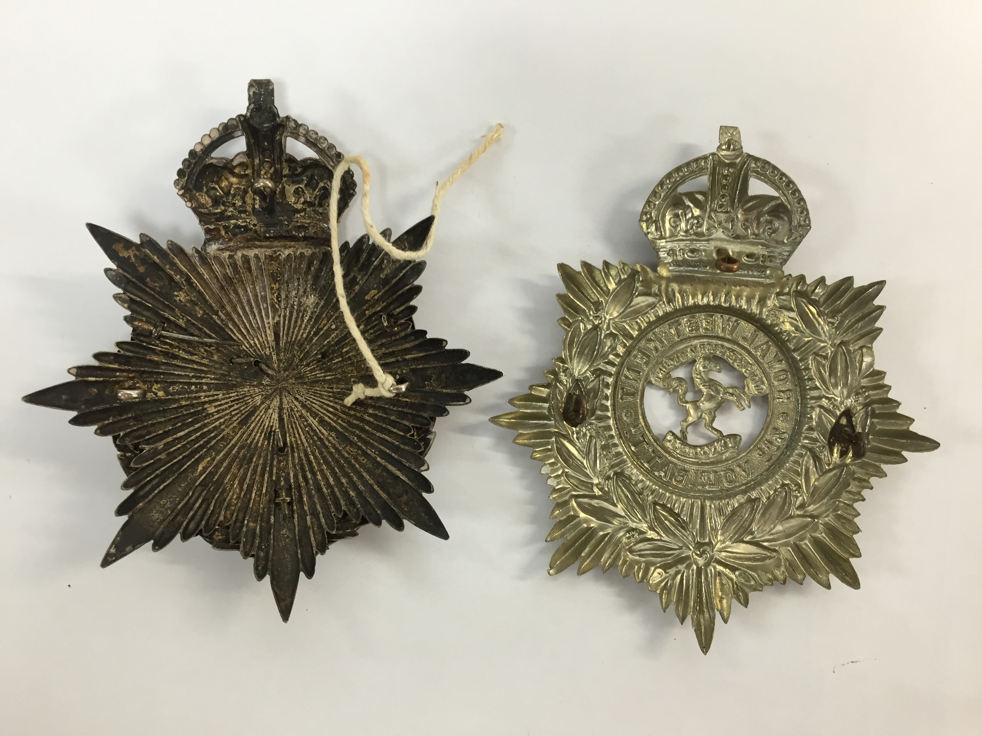 COLLECTION OF KENT RELATED BADGES HELMET PLATES AND BUTTONS INCLUDING ROYAL WEST KENT 3RD VOLUNTEER - Image 4 of 6