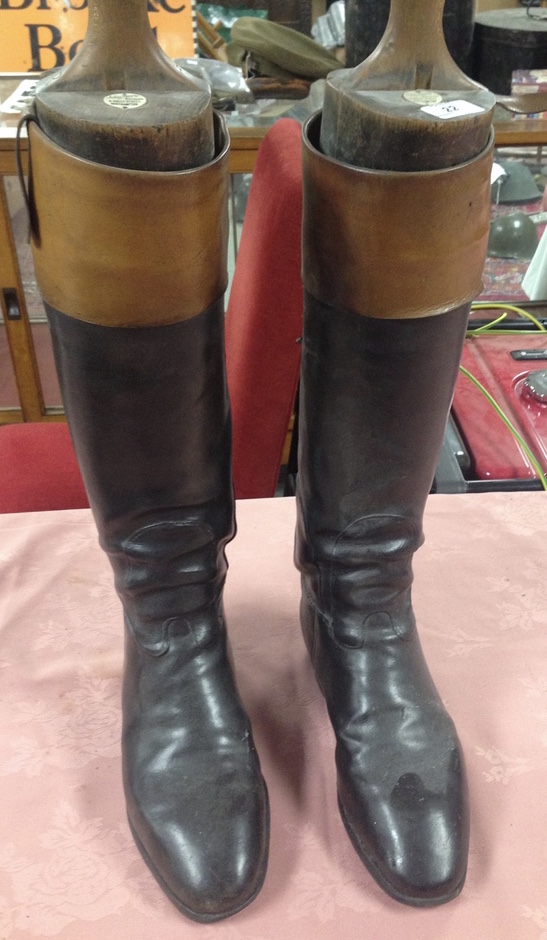 PAIR OF LEATHER RIDING BOOTS WITH BOOT TREES - Image 3 of 4