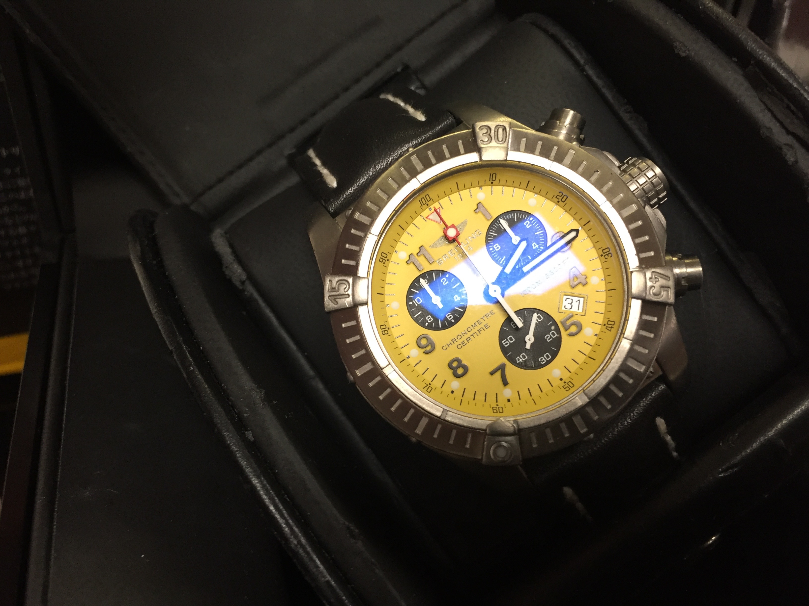 BRIETLING CHRONO AVENGER M1 GENTS WRIST WATCH QUARTZ MOVEMENT 44MM TITANIUM CASE WITH YELLOW ARABIC - Image 2 of 6