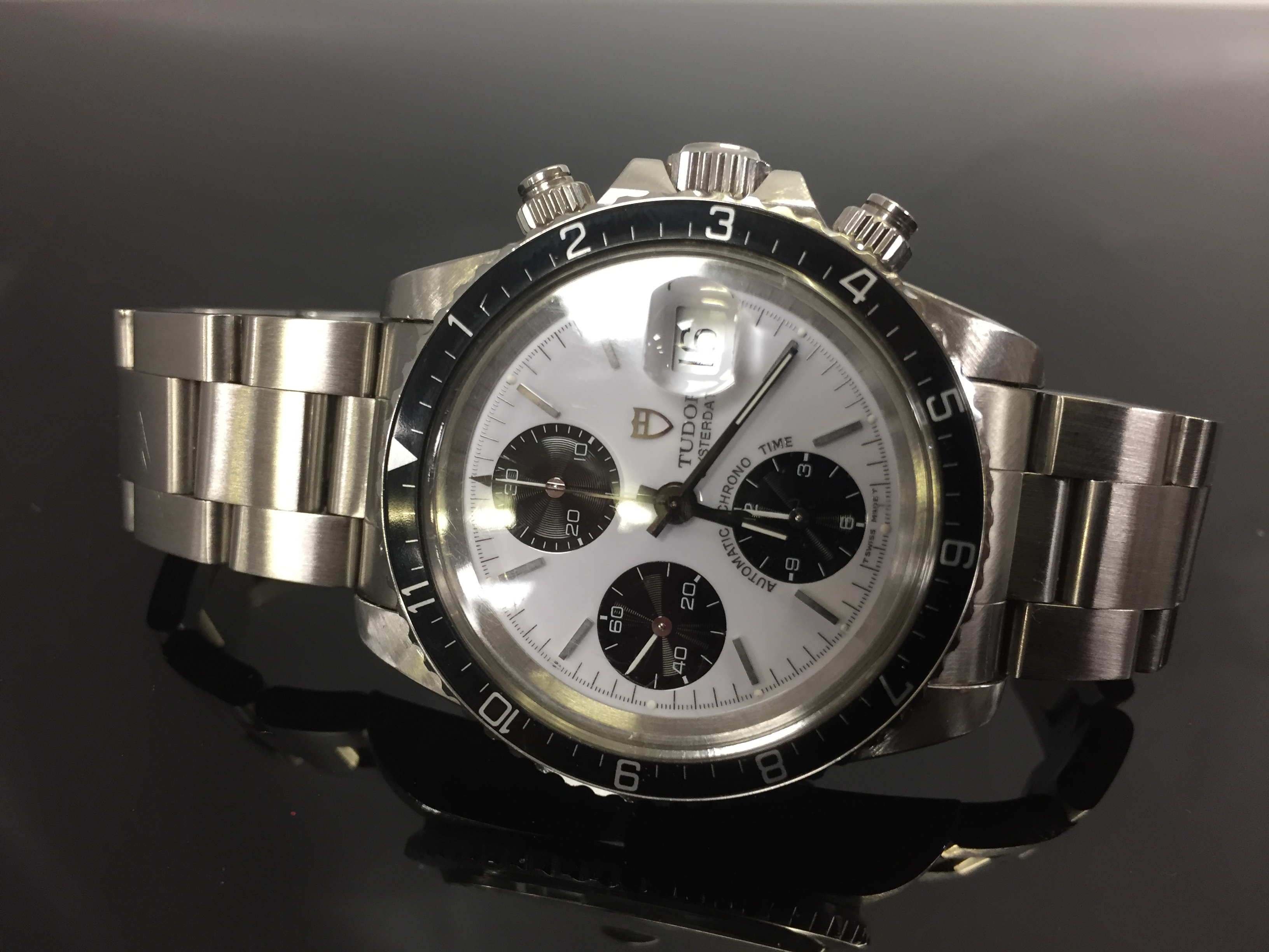 TUDOR OYSTERDATE AUTOMATIC, STAINLESS STEEL WITH BLACK BEZEL, MODEL 94210, BOXED WITH PAPERS,