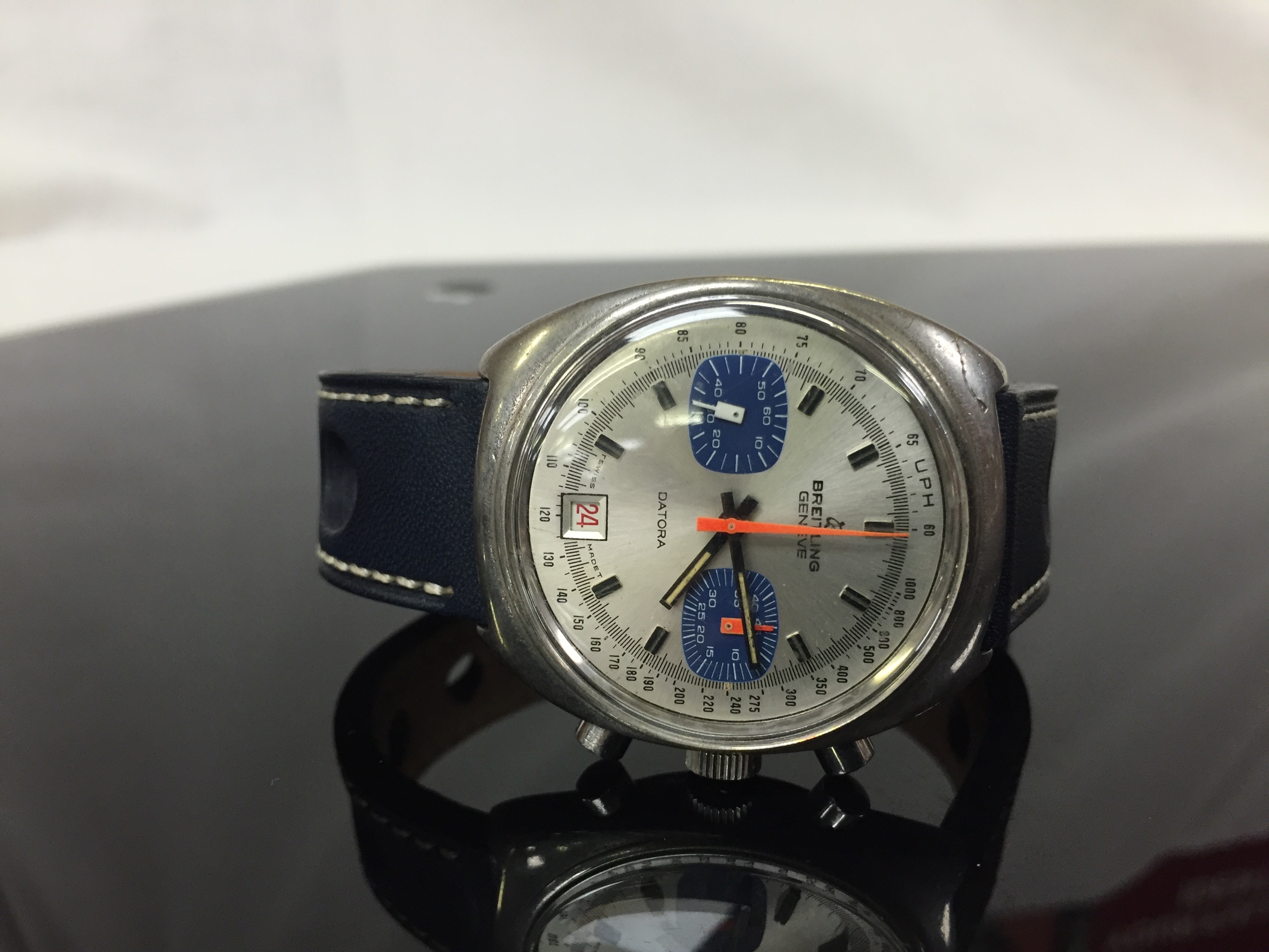 VINTAGE BRIETLING DATORA C1970 STAINLESS STEEL CASE WITH SILVERED FACE AND TWO BLUE SUBSIDIARY - Image 2 of 5