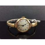 A 9CT GOLD LADIES WRISTWATCH